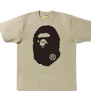 Bape shirt xxxl fits like xl or even large ! New